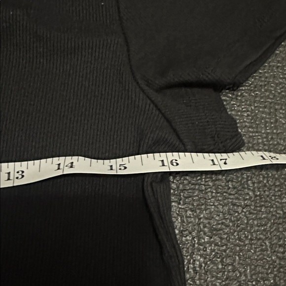 Old Navy Women's ribbed snug crop tee size large - Picture 6 of 7